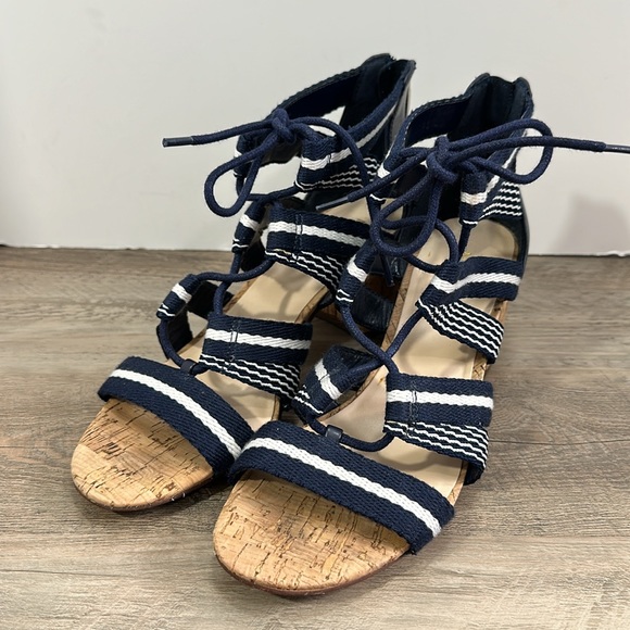 Fun Nine West sandals size 9. Leather and fabric with cork heels. Summer ready! - Picture 6 of 12